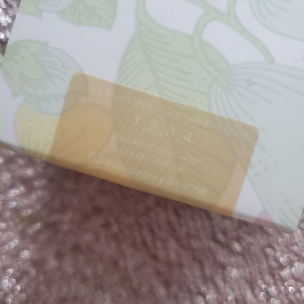 CLINQUE Translucent Setting Powder - Picture 6 of 10